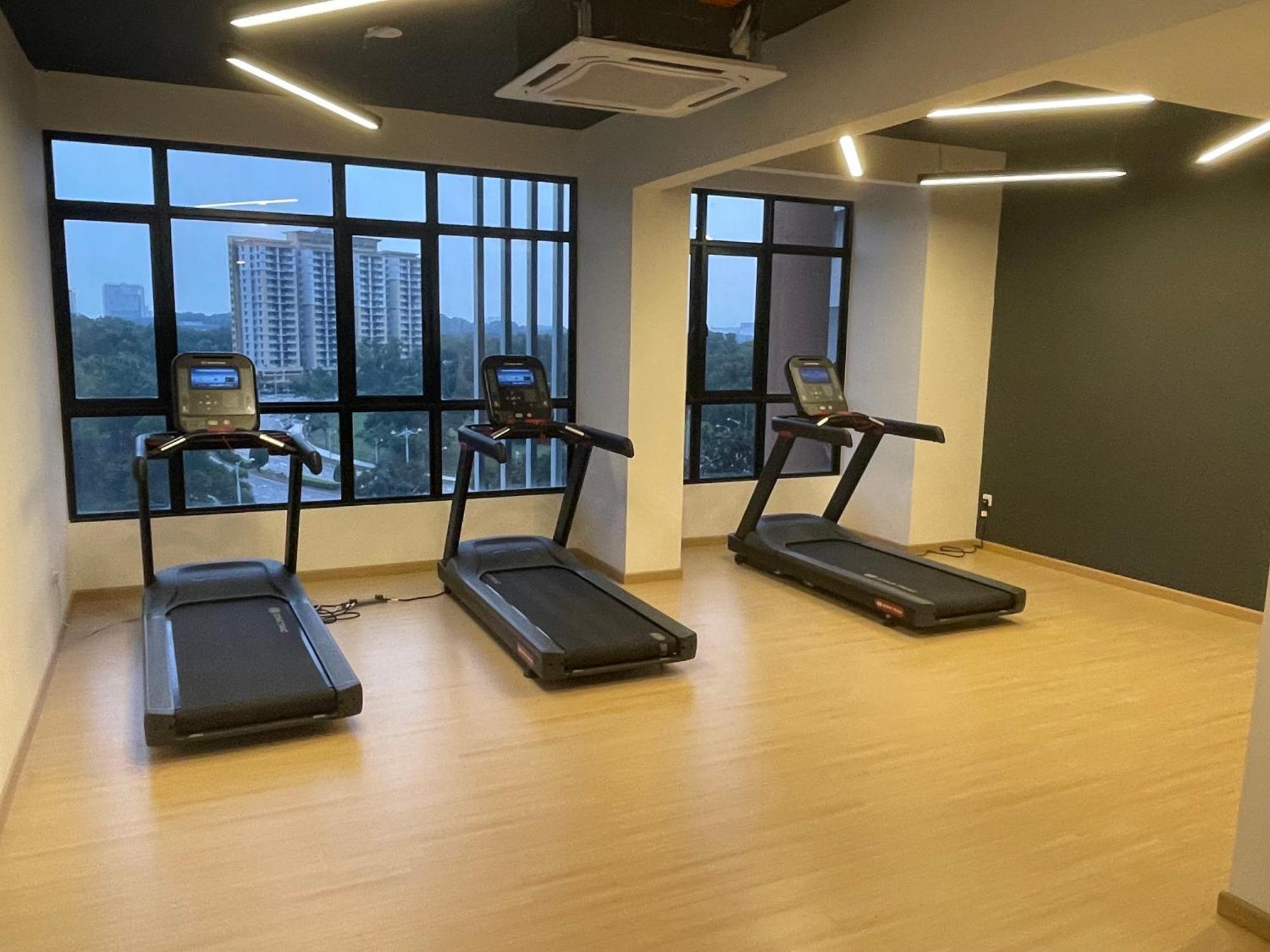 Non Smoking Theda Antara With Wifi And Netflix Apartment
